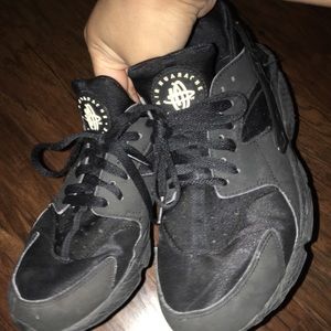 Black Nike Air Huarches
